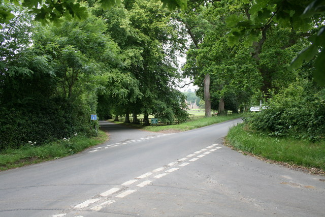 File:Crossroads near Batsford village - geograph.org.uk - 1431061.jpg