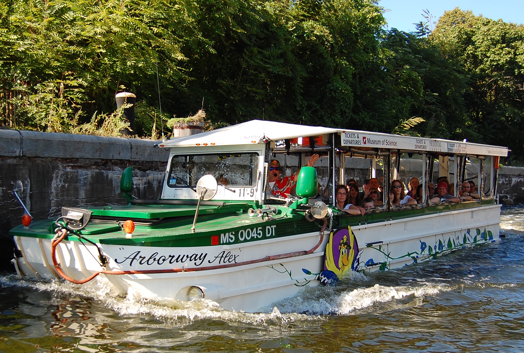 File:DUKW in River.jpg - Wikimedia Commons