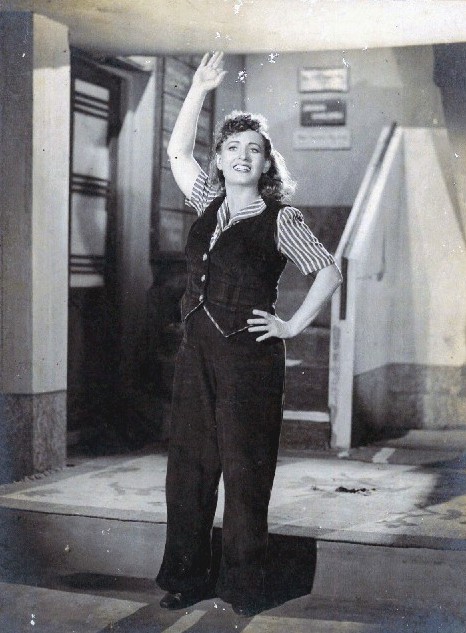 Fearless Nadia in 11 O'Clock (1948)