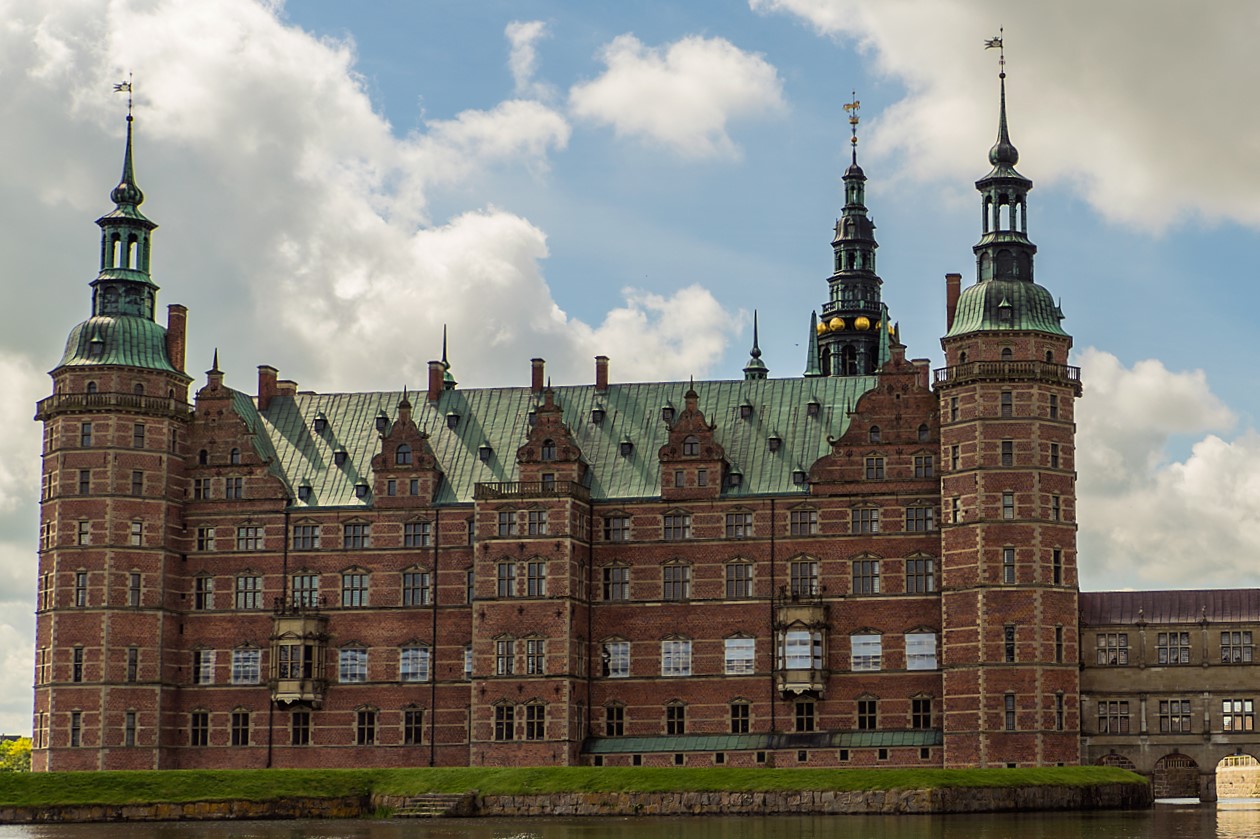File:Frederiksborg Slot - Kongefløjen.jpg - Wikimedia Commons
