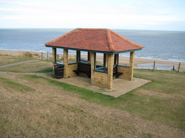 File:Frinton-on-Sea, Seafront shelter - geograph.org.uk - 1483445.jpg