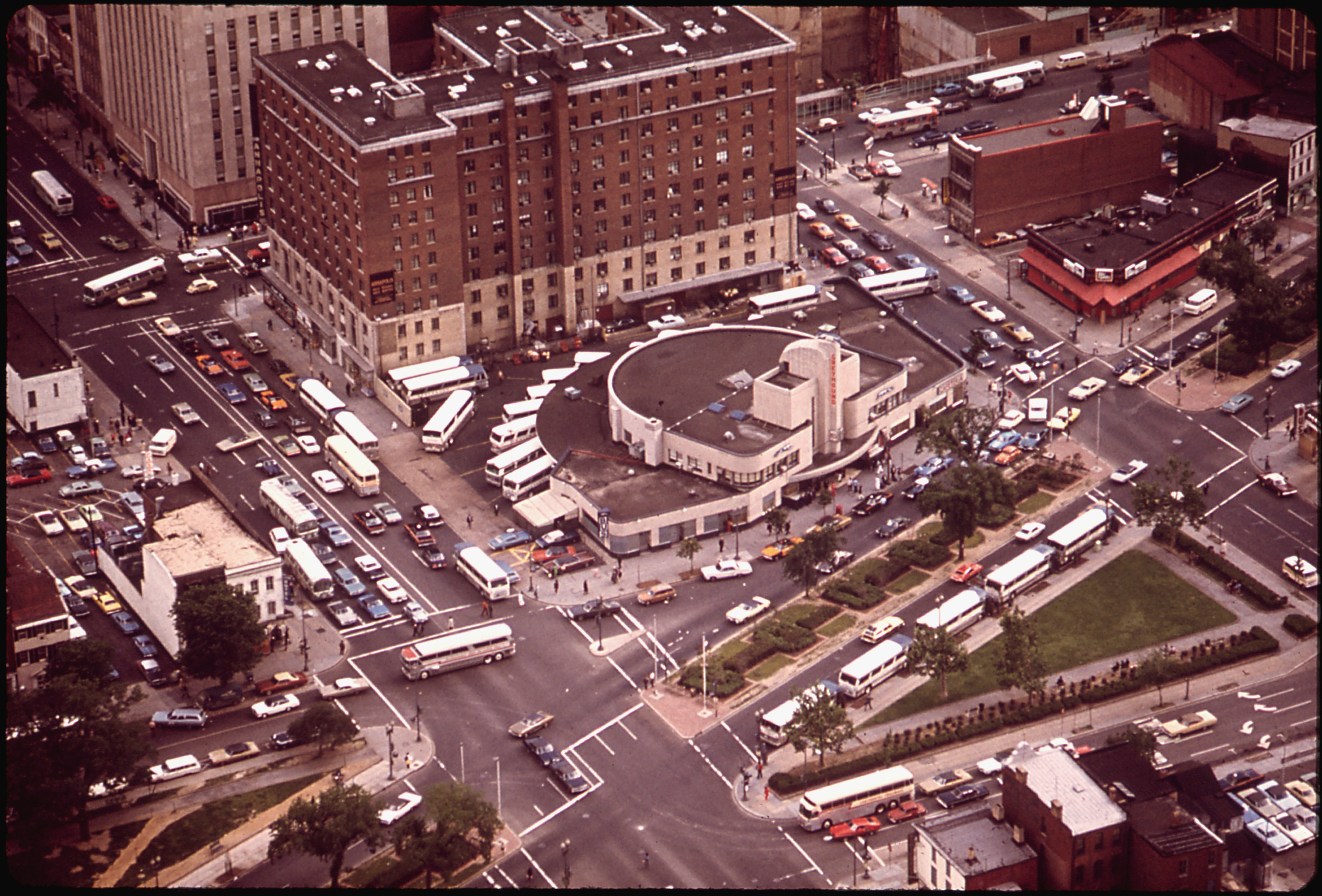 newark penn station greyhound