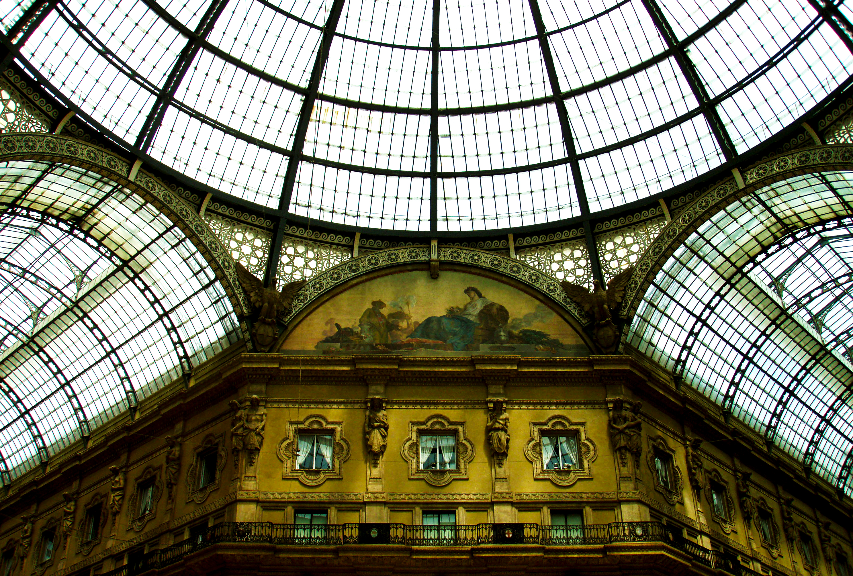 File:Louis Vuitton, Galleria Vittorio Emanuele II.jpg - Wikipedia