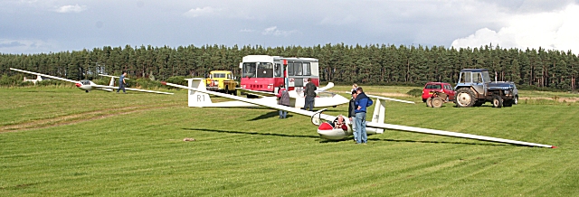 File:Highland Gliding Club - geograph.org.uk - 227290.jpg