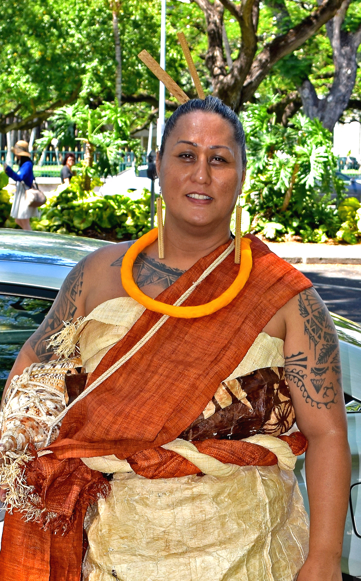 Kumu Hula Hinaleimoana Kwai Kong Wong-Kalu at the 2016 Kamehameha Day Lei Draping