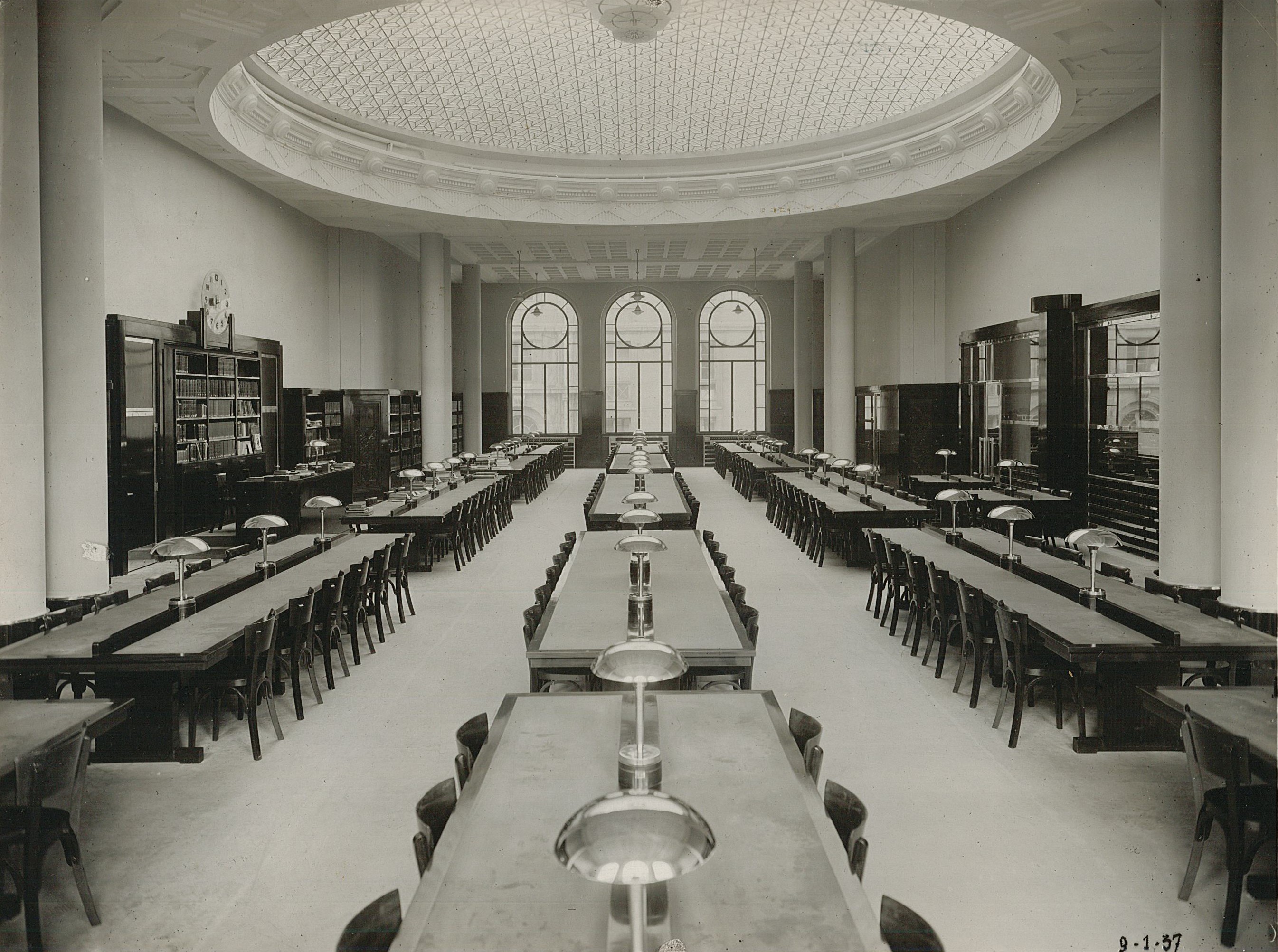 Fichier:Intérieur de la grande salle de lecture de la bibliothèque  universitaire de Nancy en 1937.jpg — Wikipédia