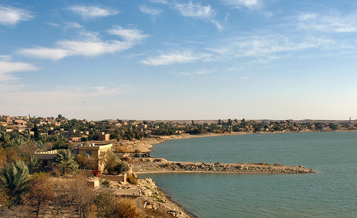 Iraqi city-Euphrates river.jpg