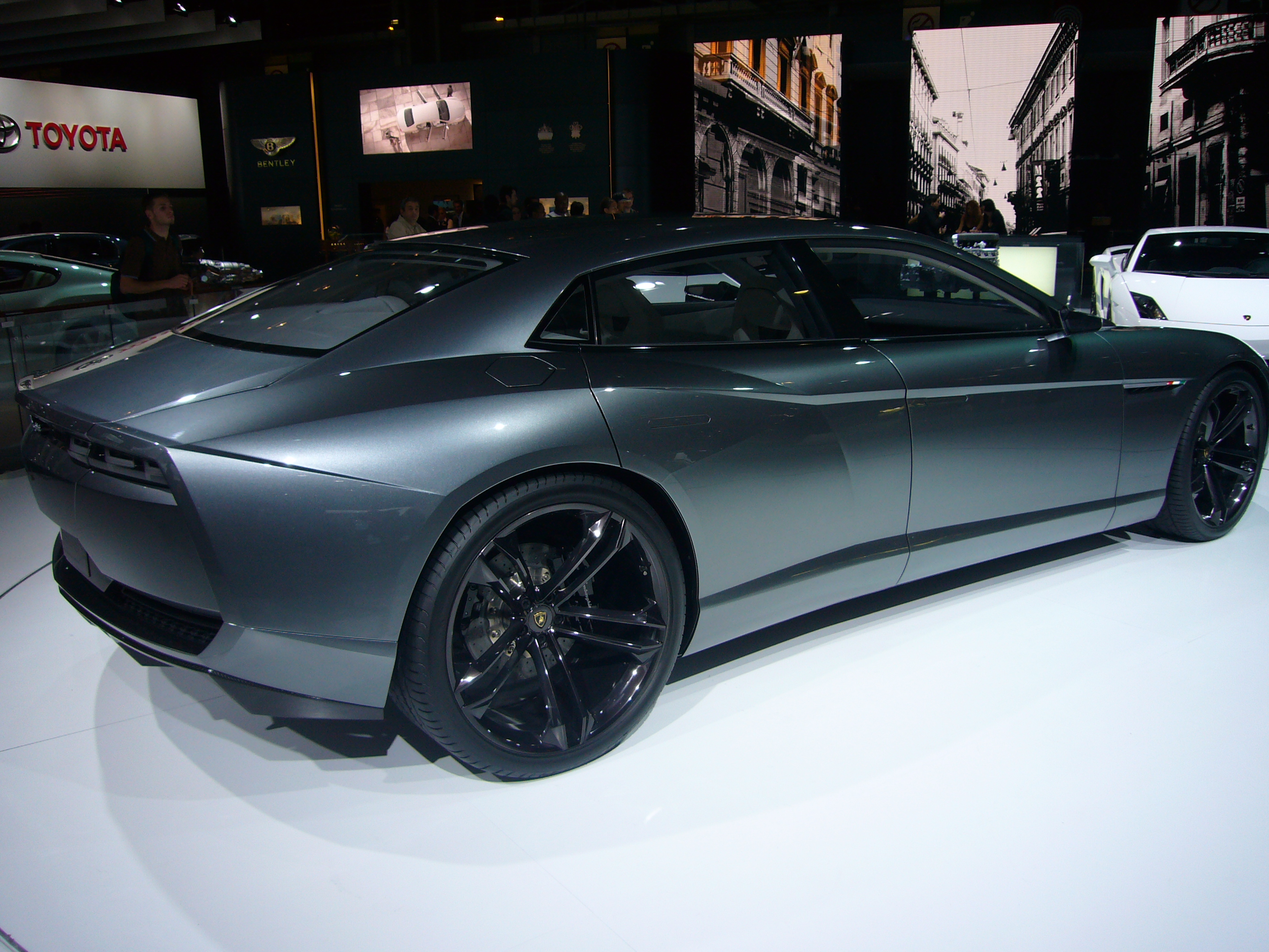 File:Lamborghini Estoque Concept (14416915748).jpg - Wikimedia Commons