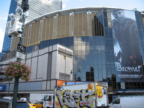 File:Madison Square Garden in Manhattan, 2007.jpg