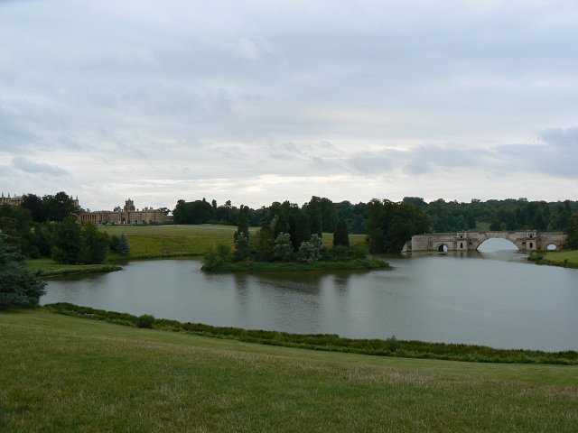 File:Ornamental lake, Blenheim Palace, Woodstock - geograph.org.uk - 1084933.jpg