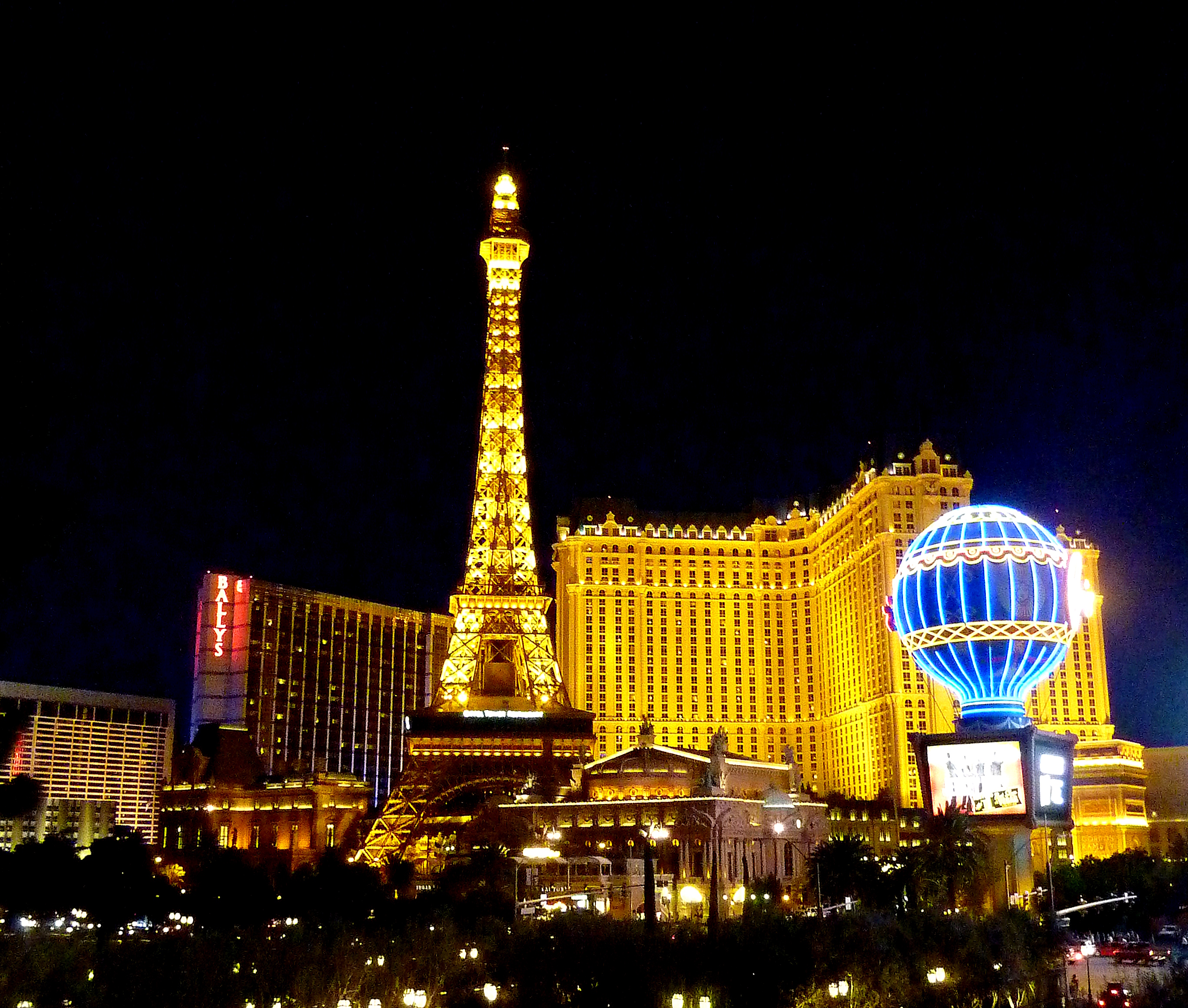 File:Paris Las Vegas (hotel and casino on the Las Vegas Strip).jpg -  Wikimedia Commons