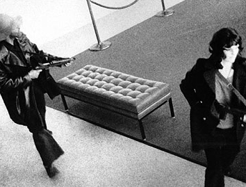 File:Patty Hearst takes part in the April 1974 Hiberna bank raid with other SLA members.jpg