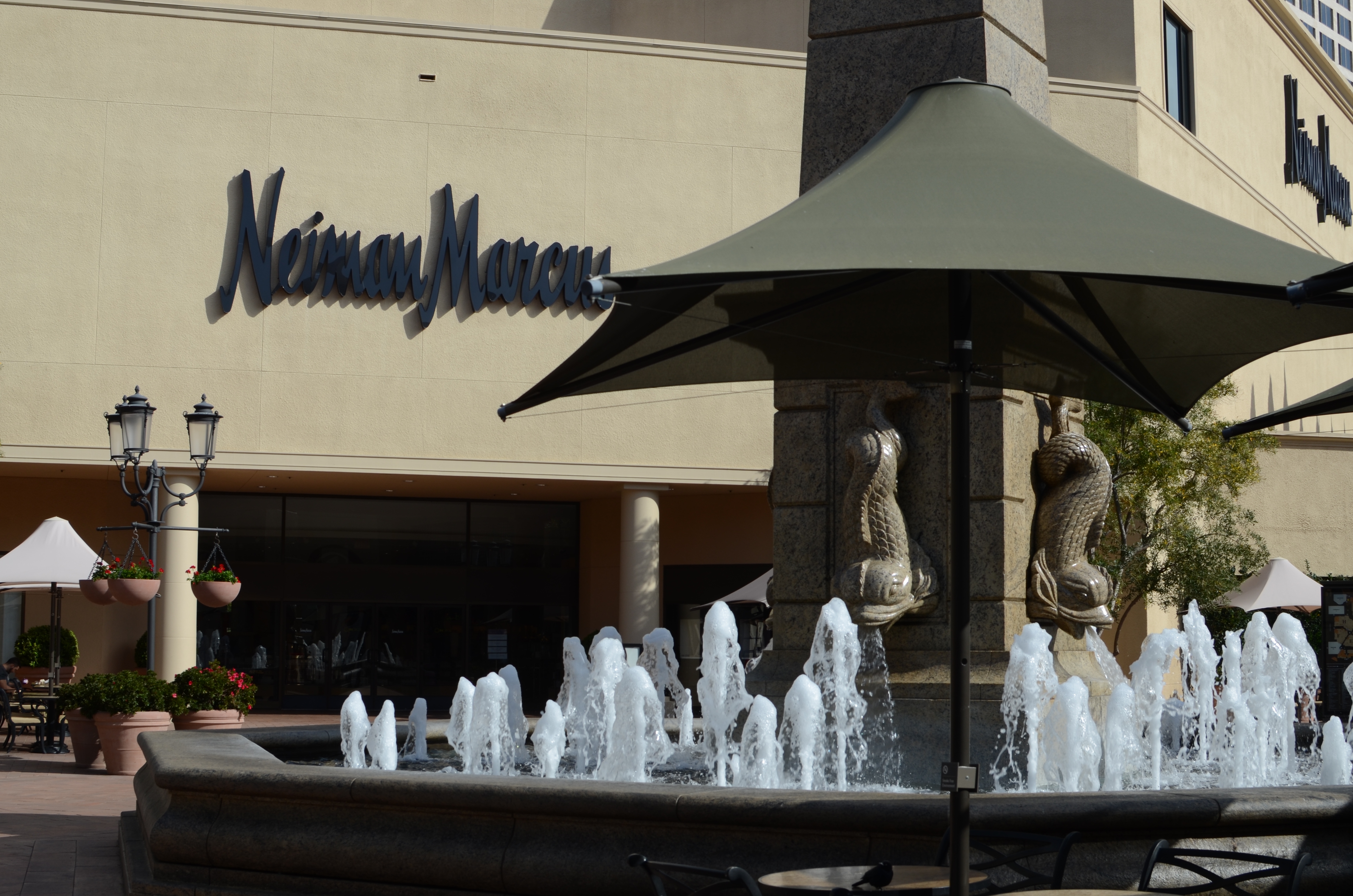 File:Perfect Day in Fashion Island, Newport Center, Newport Beach