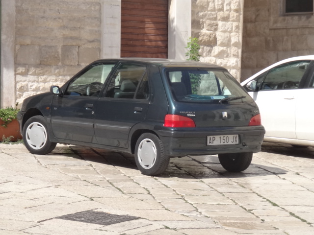 File:Peugeot 106 XR (10354695903).jpg