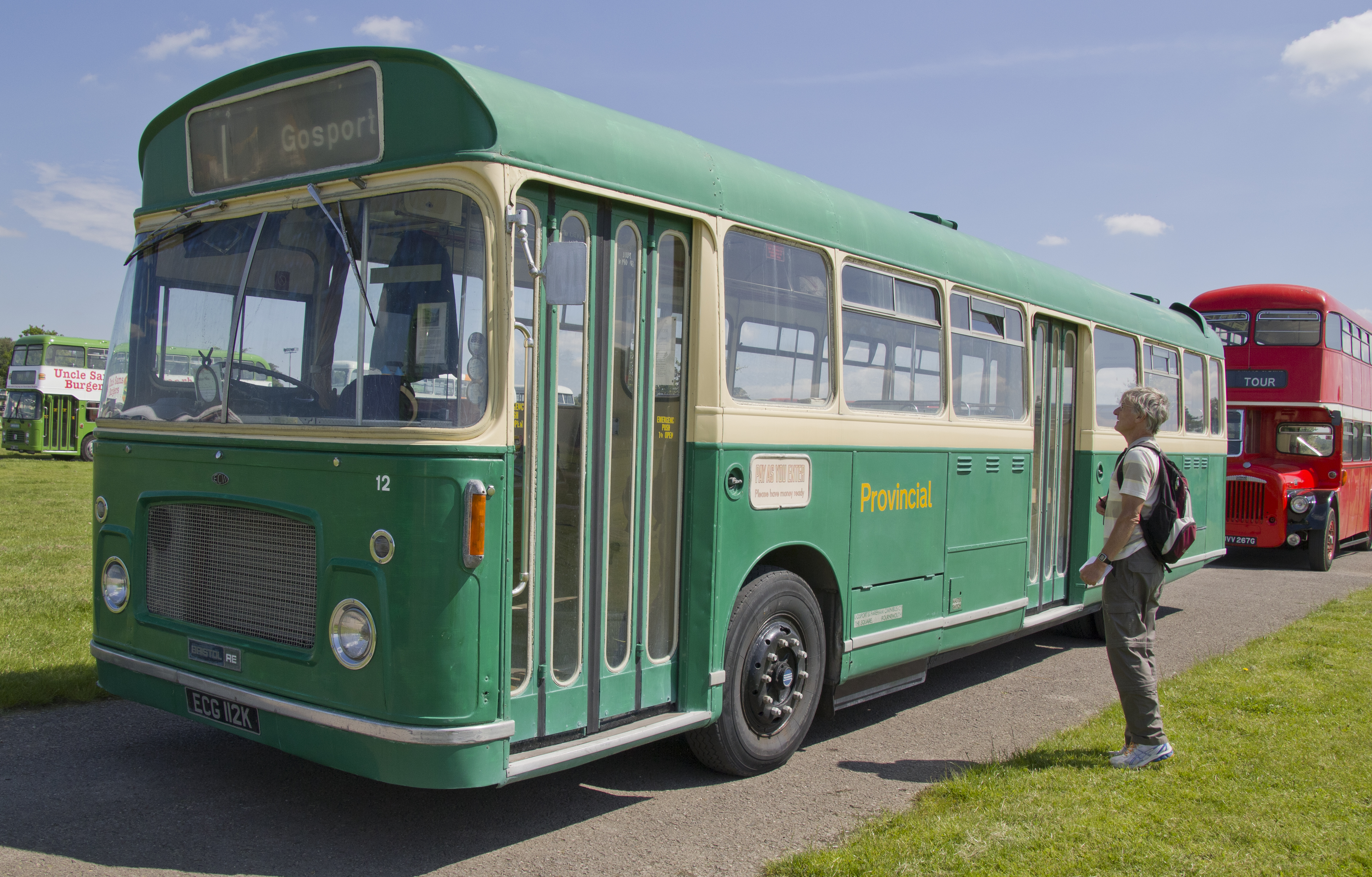 Автобус 12 школа. Kaiser coach Bus 1946. Провинциальный автобус. Автобус 12 метров. Автобусы 2012.