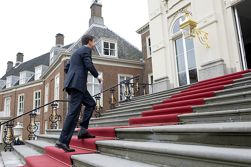 File:Rutte op Paleis Huis ten Bosch.jpg