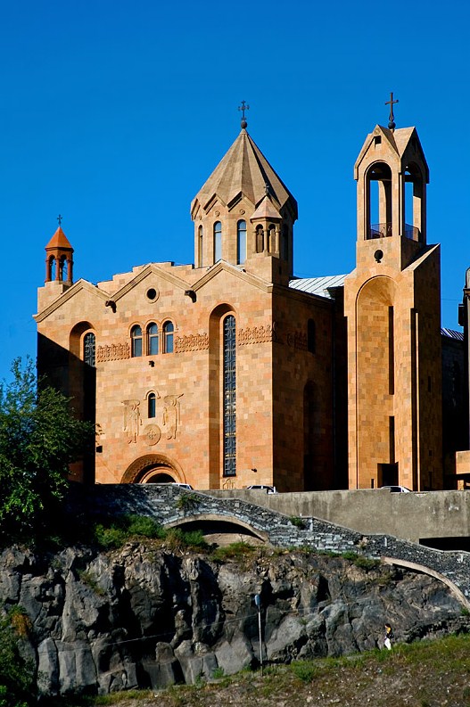 Церковь в ереване. Церковь Святого Саркиса Ереван. Армянская Церковь в Ереване Сурб Саркис. Суб Саркис Церковь в Ереване.