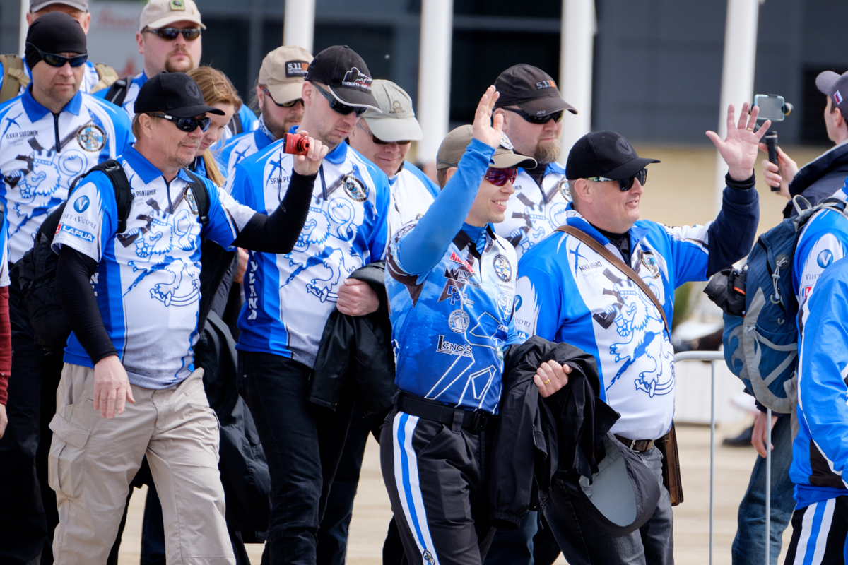 Finlyandiya jamoasi 2017 yilgi IPSC Rifle World Shoot.jpg ochilish marosimida