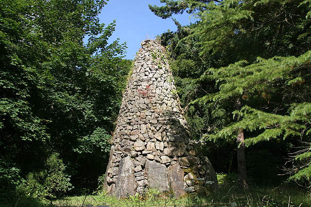 File:The Covenanters Monument at Philiphaugh - geograph.org.uk - 1396190.jpg