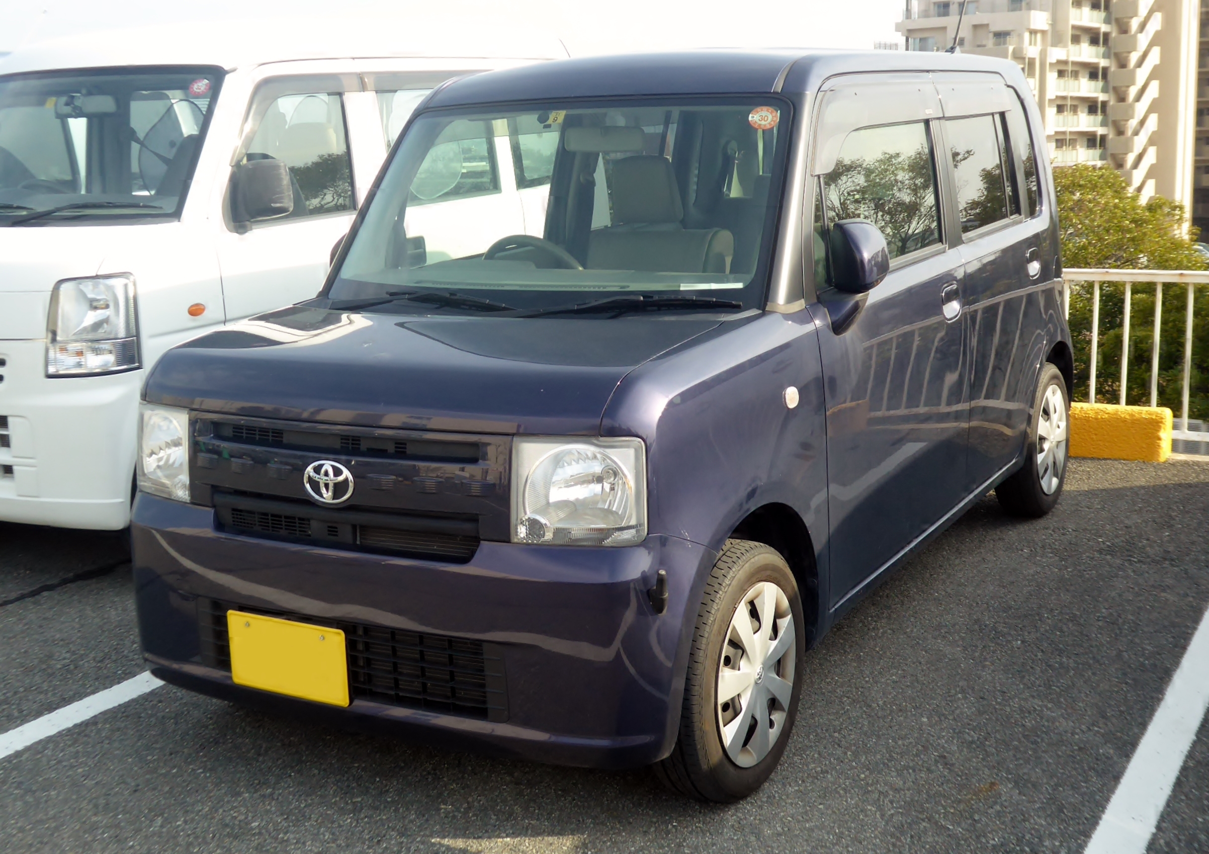 Toyota Pixis Space