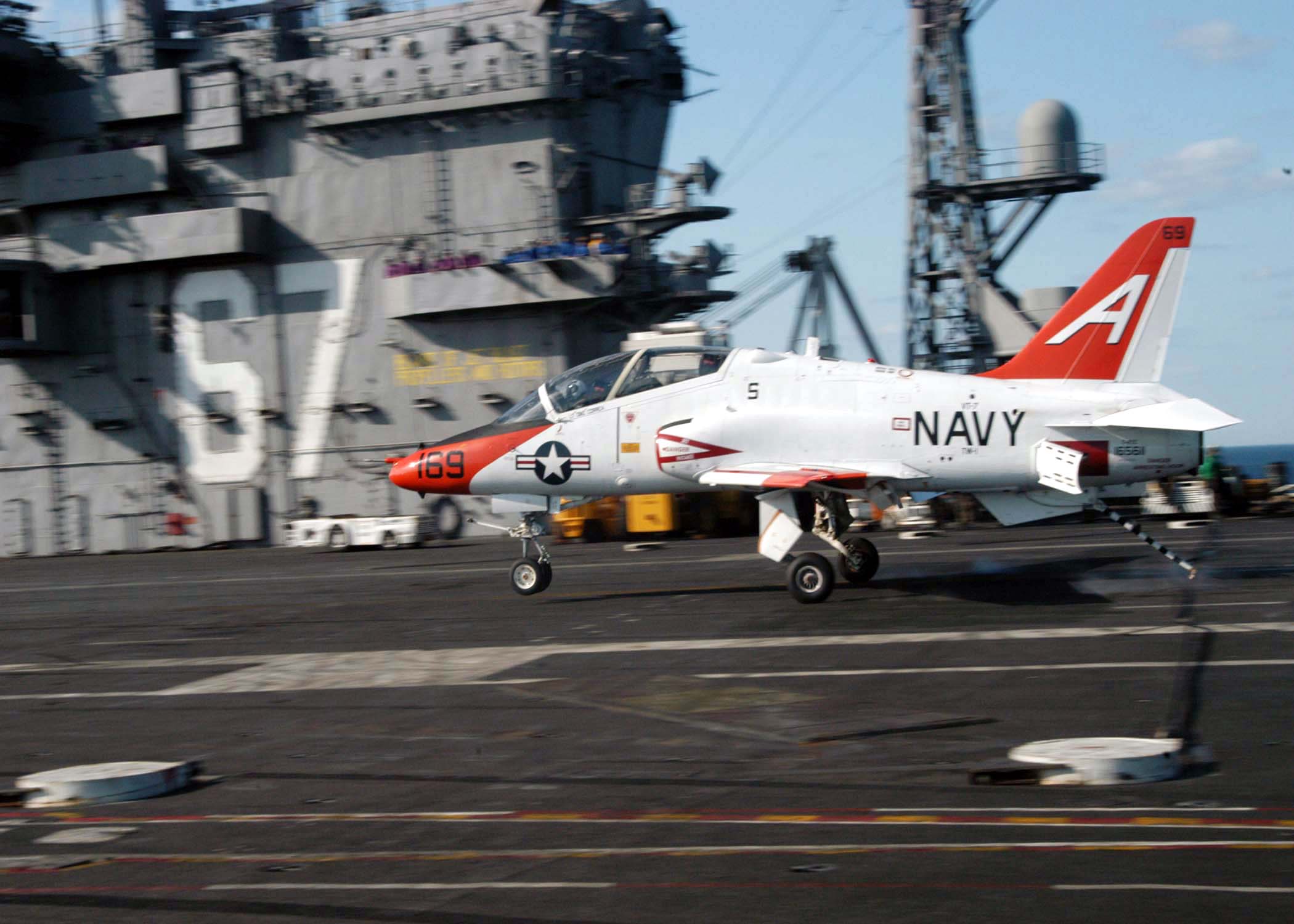 File:US Navy 040417-N-4565G-001 Lt.j.g. Julin Rosemand, assigned to Fixed  Wing Training Squadron One (VT-1), completes a successful landing in a T-45C  Goshawk aboard USS John F. Kennedy (CV-67).jpg - Wikipedia