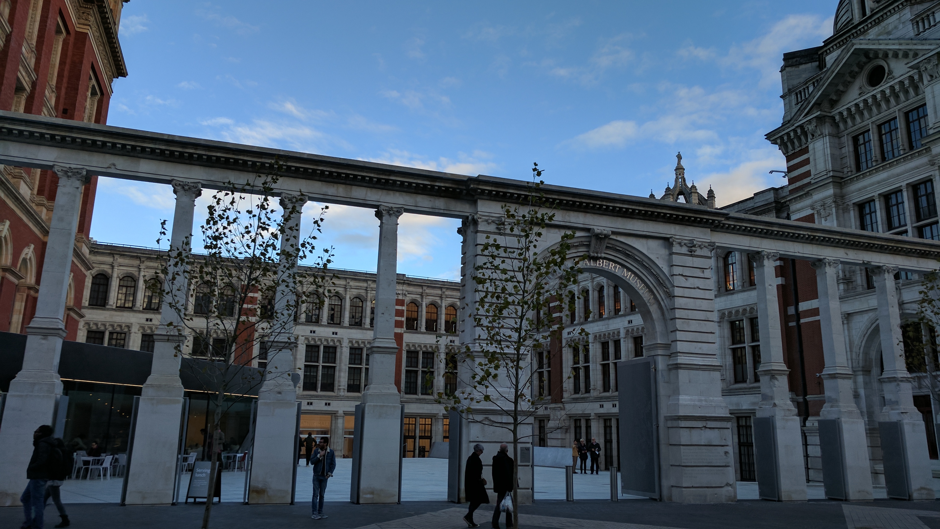 Museum 3. Victoria and Albert Museum фасад.