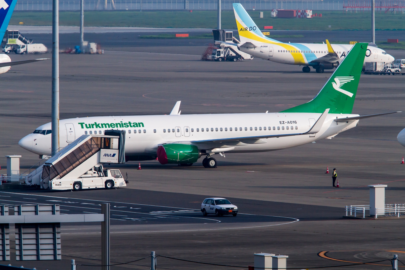 Ашхабат москва. Boeing 737-800 Turkmenistan Airlines. Самолёт Turkmenistan 737. Turkmenistan Airlines самолеты 737. Туркменистан аэропорт Ашхабад.