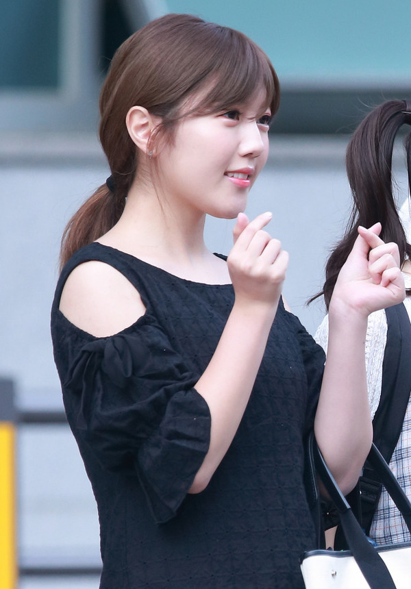 180805 Miyazaki Miho going to a Produce 48 evaluation.jpg