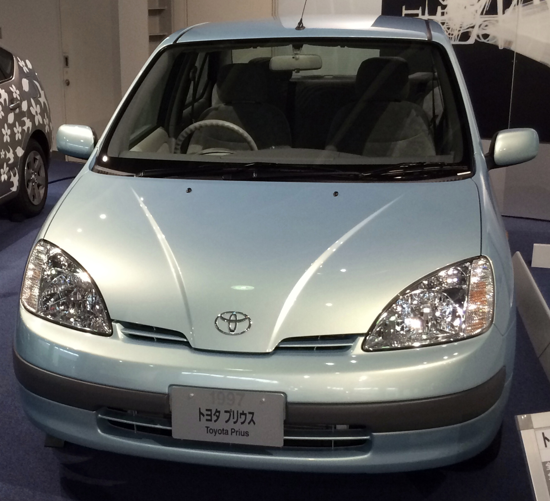 File:1997 Toyota Prius NHW10 at the Toyota Automobile Museum.jpg