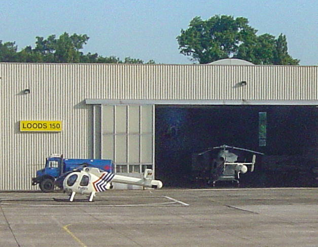 File:2008-06-26 at Zaventem Airport 04.jpg