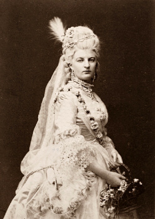 ファイル:Amalie of Saxe Coburg and Gotha, Duchess in Bavaria.jpg 