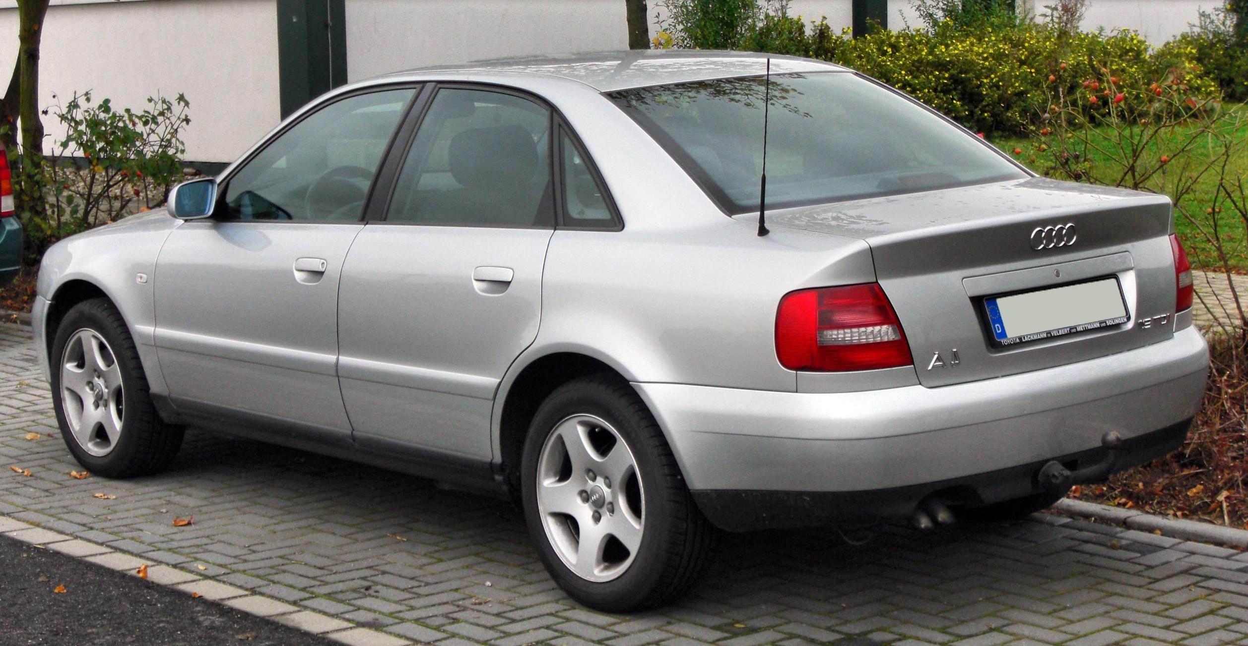 Fichier:Audi A4 B5 Facelift rear 20090923.jpg — Wikipédia