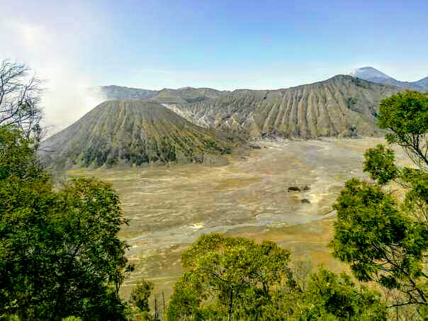 File:Batok mount from penanjakan.jpg