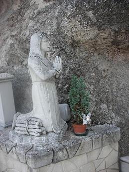 Statue of Bernardette Soubirous, Brognolio