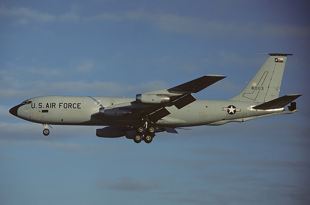 KC-135 Stratotanker Boeing_KC-135A_Stratotanker_%28717-148%29%2C_USA_-_Air_Force_AN1142854