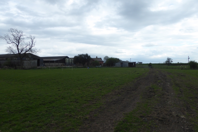 File:Bridleway towards Old Hall Farm - geograph.org.uk - 5355988.jpg