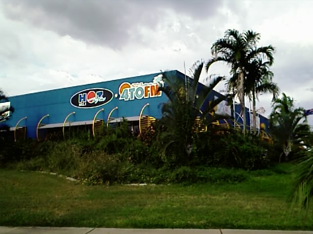 File:Broadcast centre for 4TO Hot FM, Mix 106.3 and Sea FM.jpg