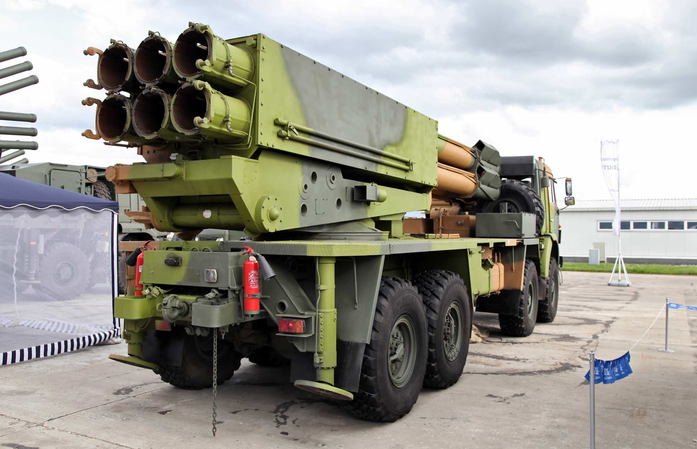 Combat_vehicle_9A52-4_Smerch_MLRS_(4).jpg