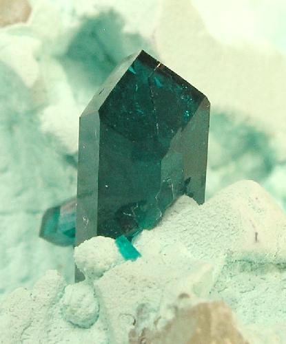 File:Dioptase-Plancheite-Chrysocolla-251521.jpg