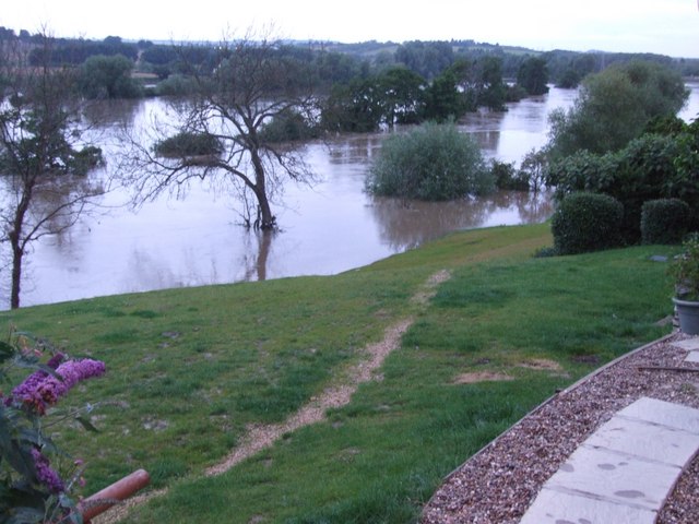 File:Flooded River Avon - geograph.org.uk - 505611.jpg