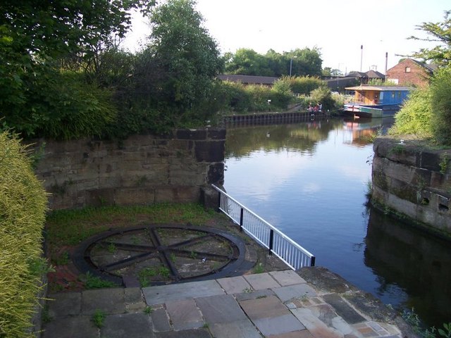 File:Forge Island swing bridge - geograph.org.uk - 1436529.jpg