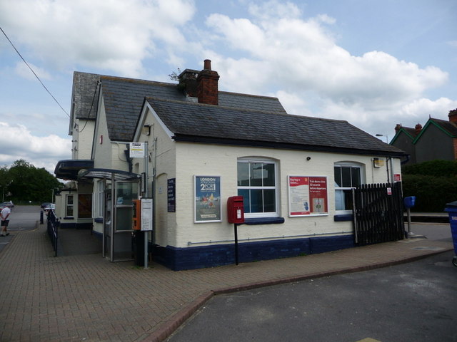 File:Gillingham, railway station and postbox No. SP8 52 - geograph.org.uk - 1434139.jpg