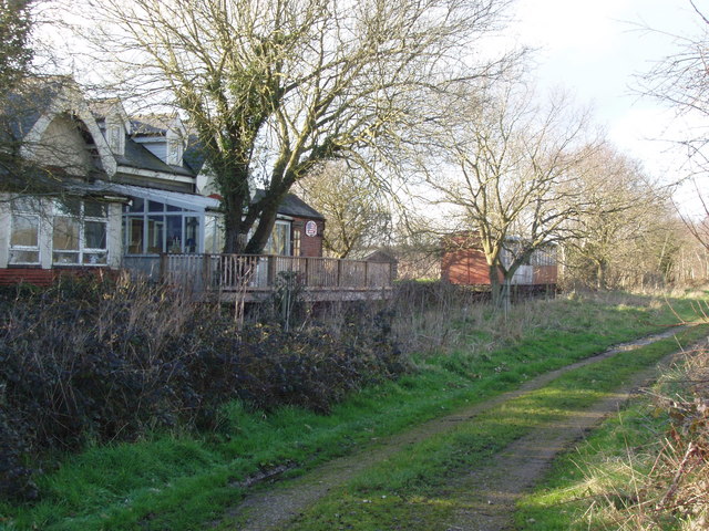 Hindolvestone railway station