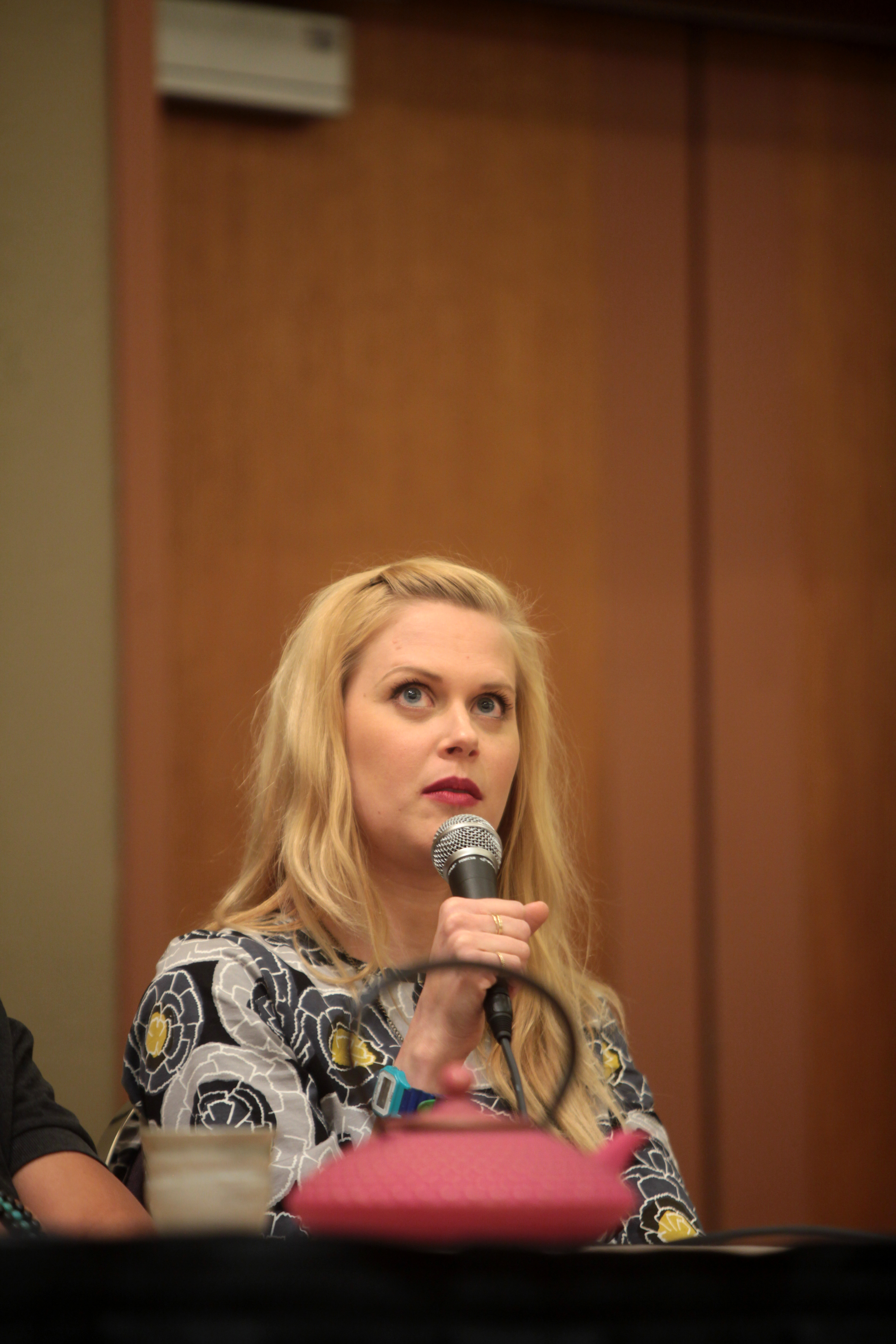 Gina varney. Janet Varney. File Janet Varney.