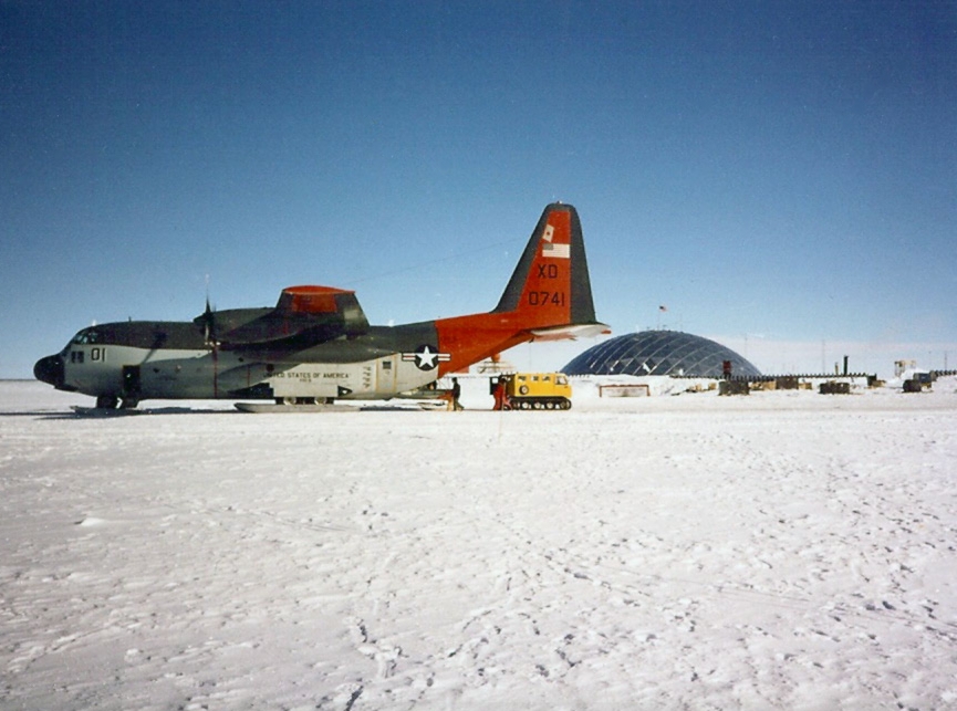 File:LC-130R Hercules at the Amundsen-Scott Station.jpeg