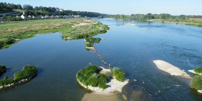 Loara w Chaumont-sur-Loire, u podnóża zamku