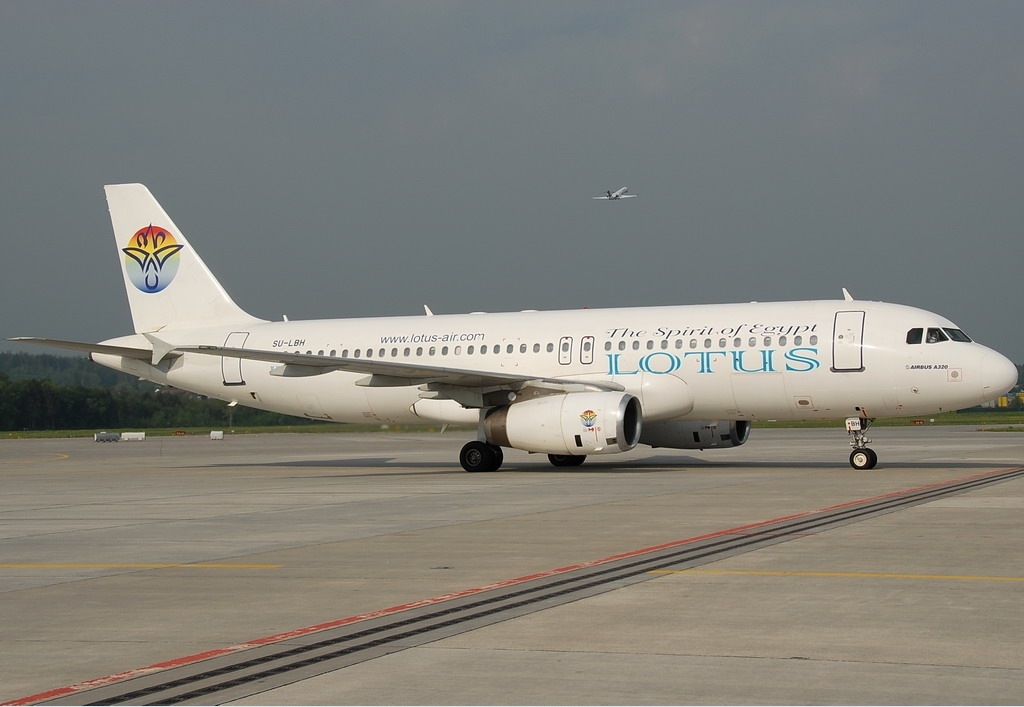 Lotus_Air_Airbus_A320_Nussbaumer