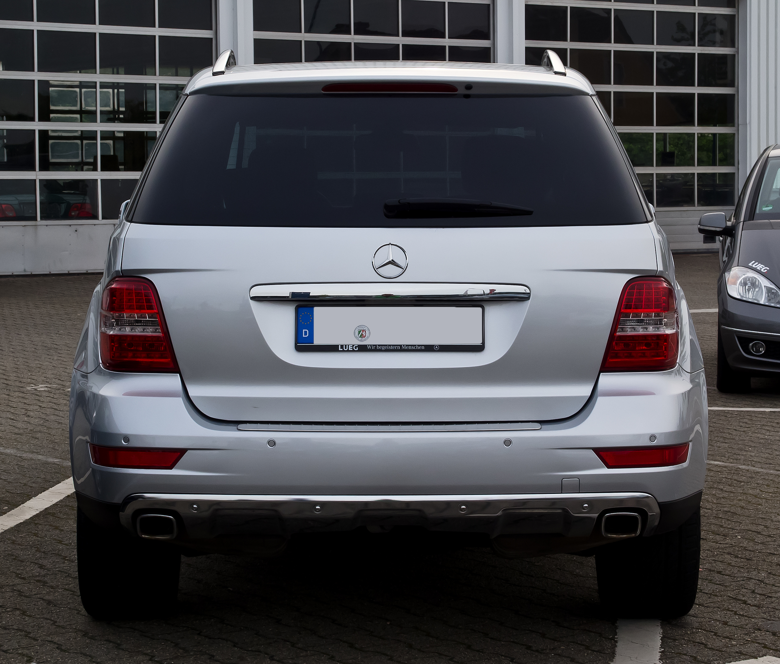 File:Mercedes ML 350 CDI 4MATIC (W164) Facelift rear 20100402.jpg -  Wikimedia Commons