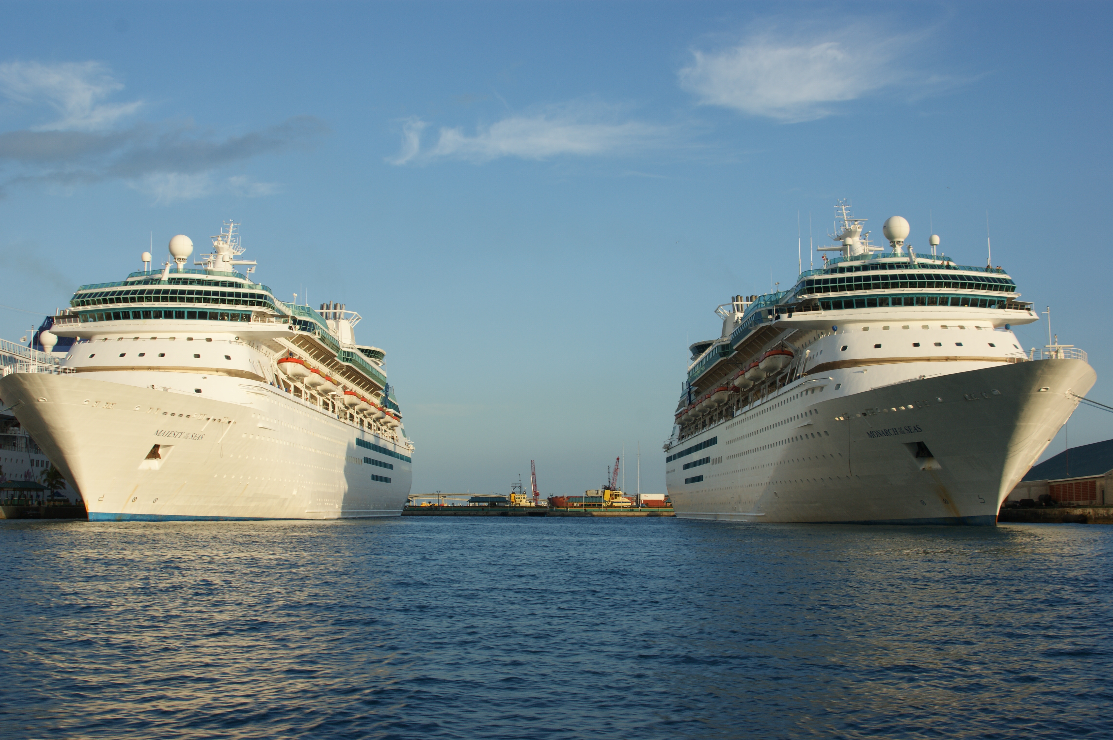 Afbeeldingsresultaat voor Majesty of the Seas in Monarch of the Seas in Nassau, the Bahamas.