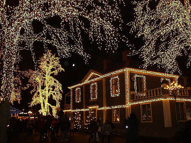 File:Navidad en Liseberg.jpg